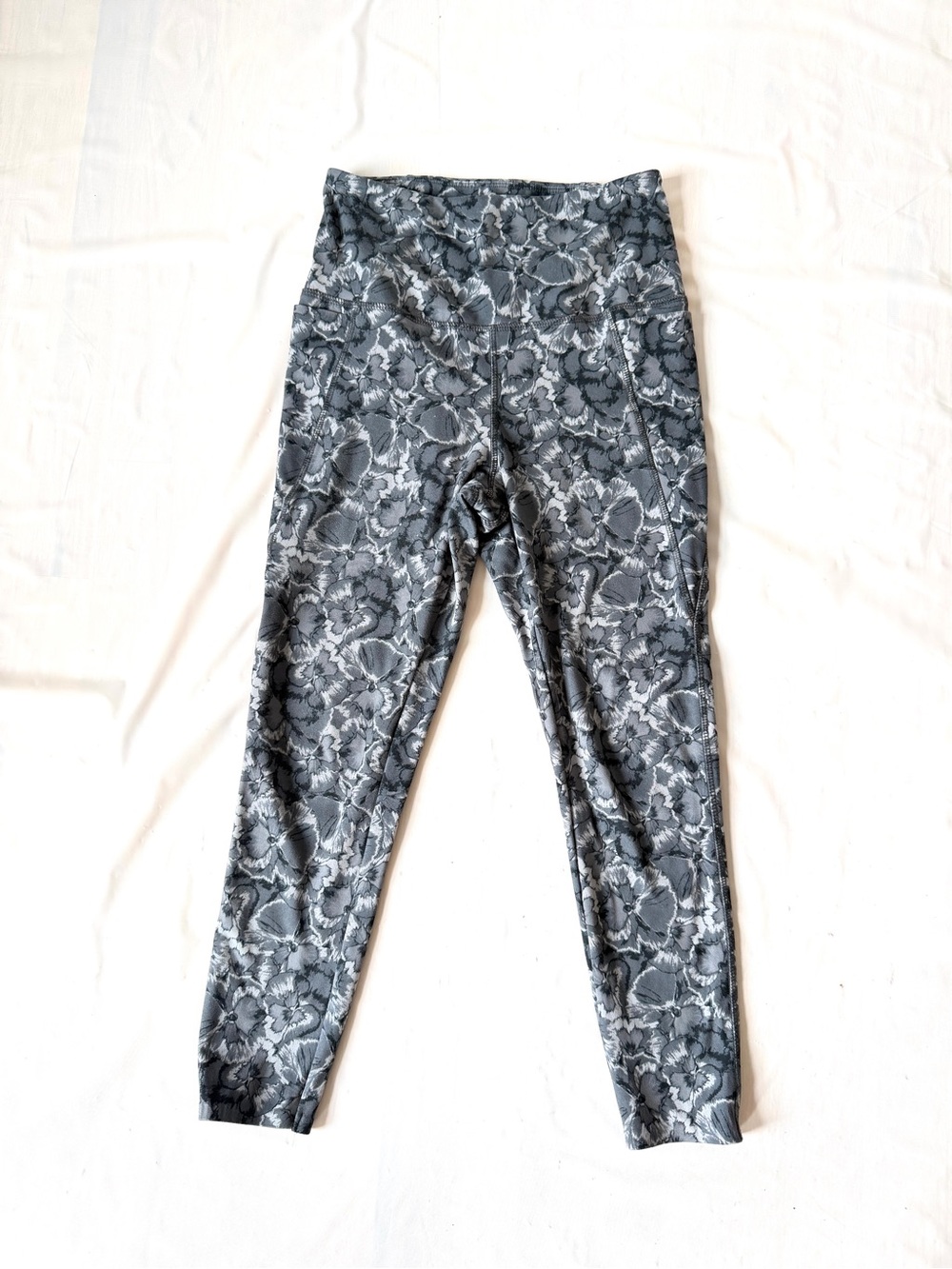 Danskin high waist floral leggings gray monochrome 7/8 length Size S yoga gym